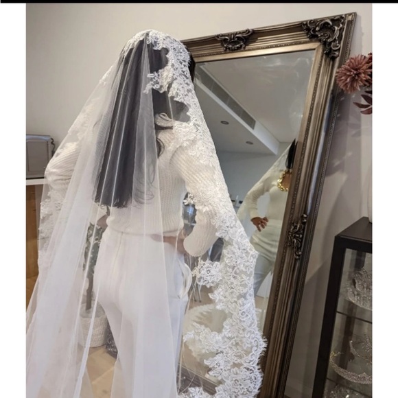 Cathedral Wedding Veil - Picture 1 of 3